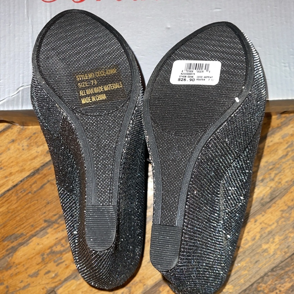 NWT Breckelle’s Silver Platform Wedges Size 7.5 - Picture 6 of 6
